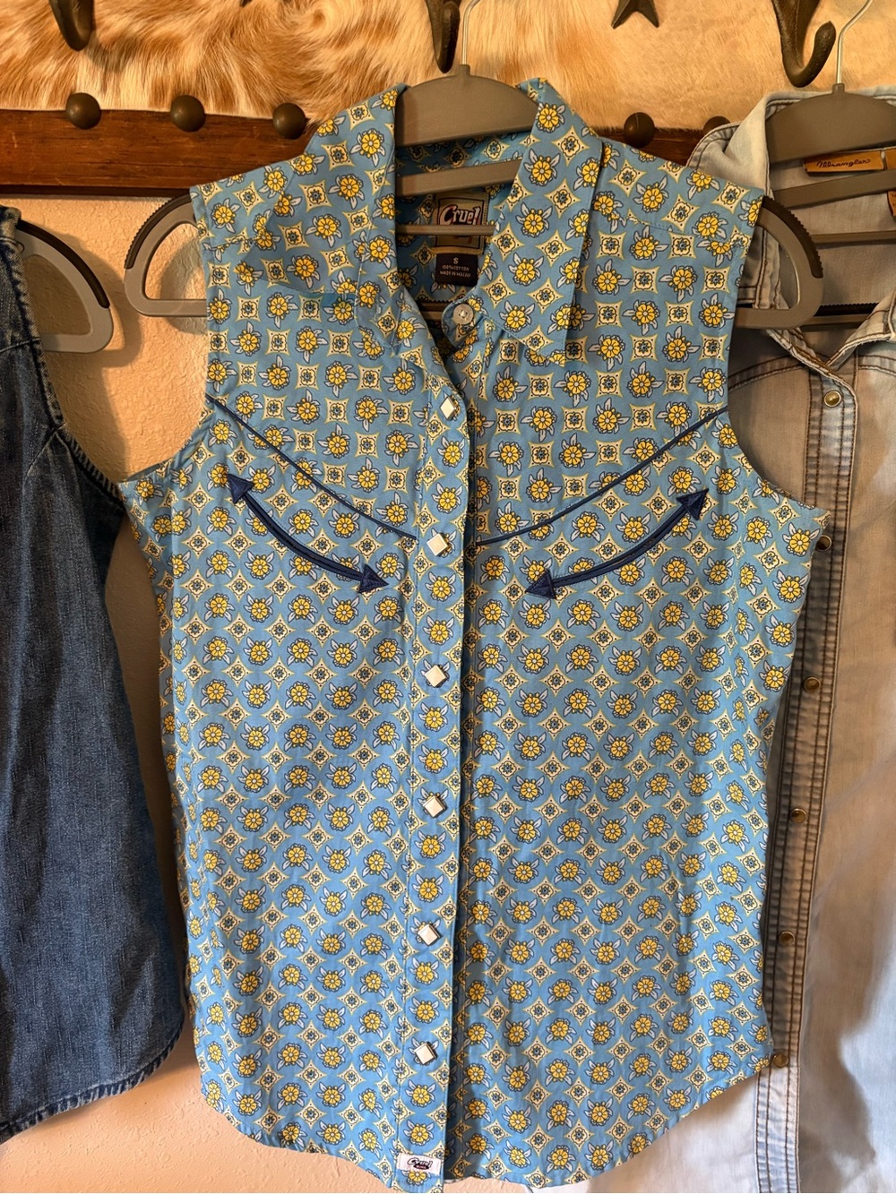 Wrangler &Cruel Girl Shirt Lot - Picture 6 of 8